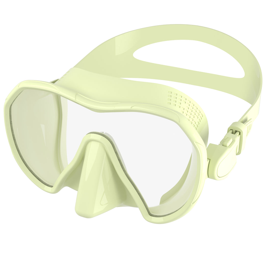 Diving mask with secure fit and innovative anti-fog system Stornfield