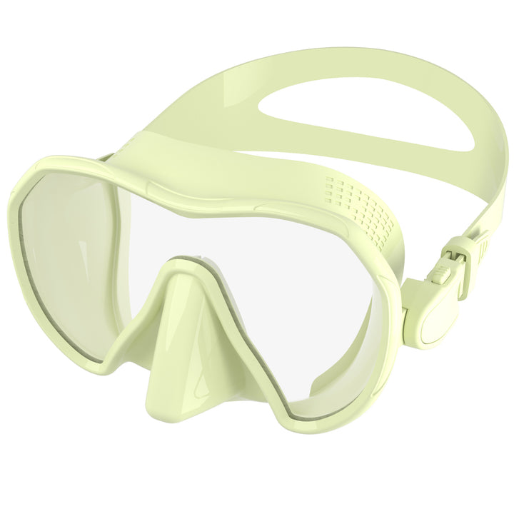 Diving mask with secure fit and innovative anti-fog system Stornfield