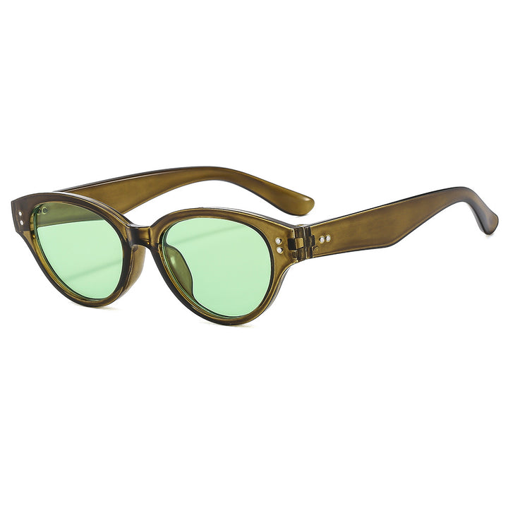 Elegant Retro-Inspired Cat-Eye Sunglasses