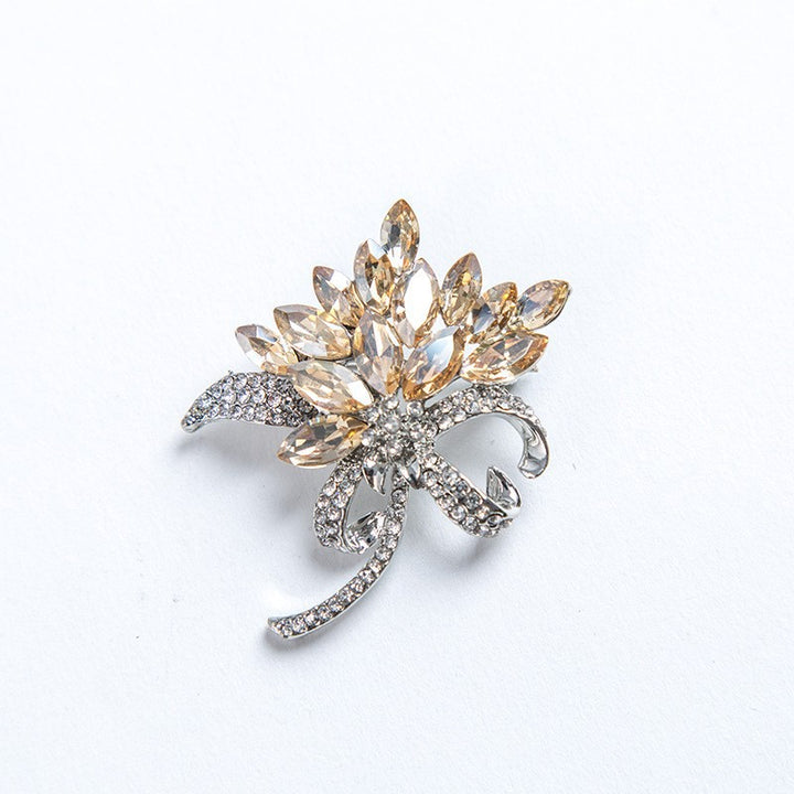 Sparkling brooch with floral design Stornfield