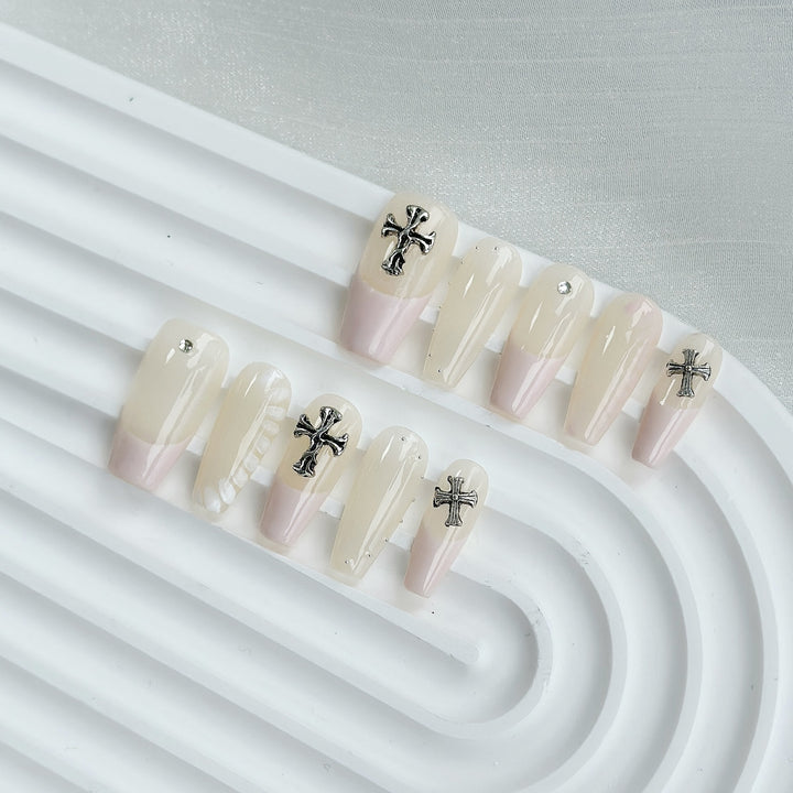 Elegant Press-On Nail Art Set with Decorative Accents