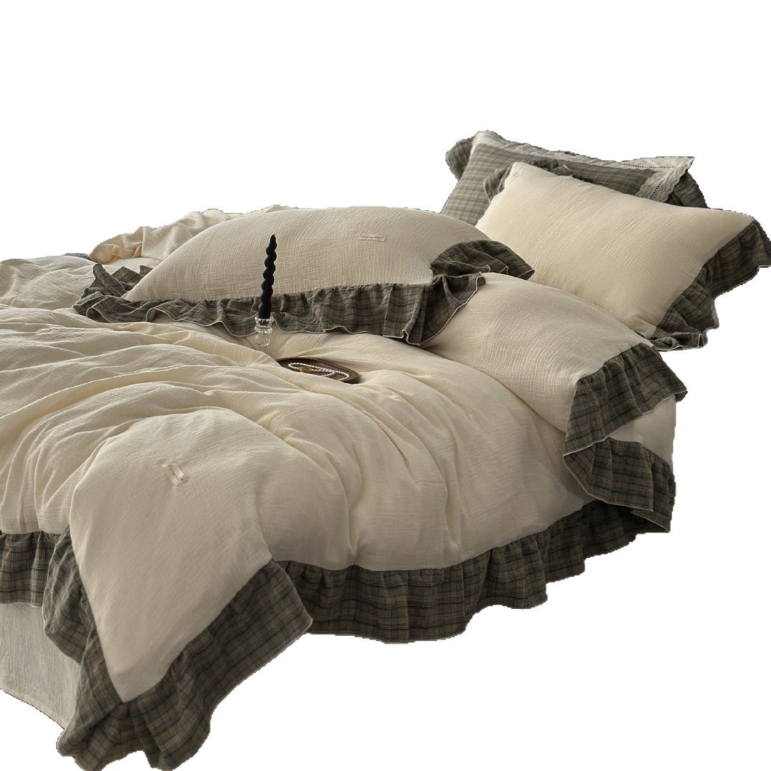 Bedding set made of cotton muslin with check frill and softly crinkled surface