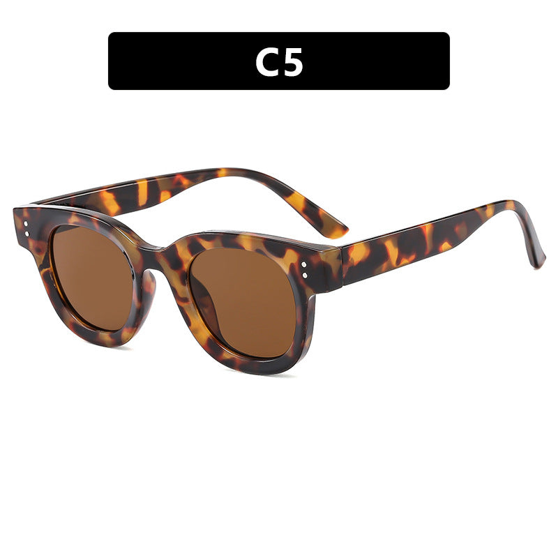 Ladies stylish sunglasses with distinctive design and polarized lenses Stornfield