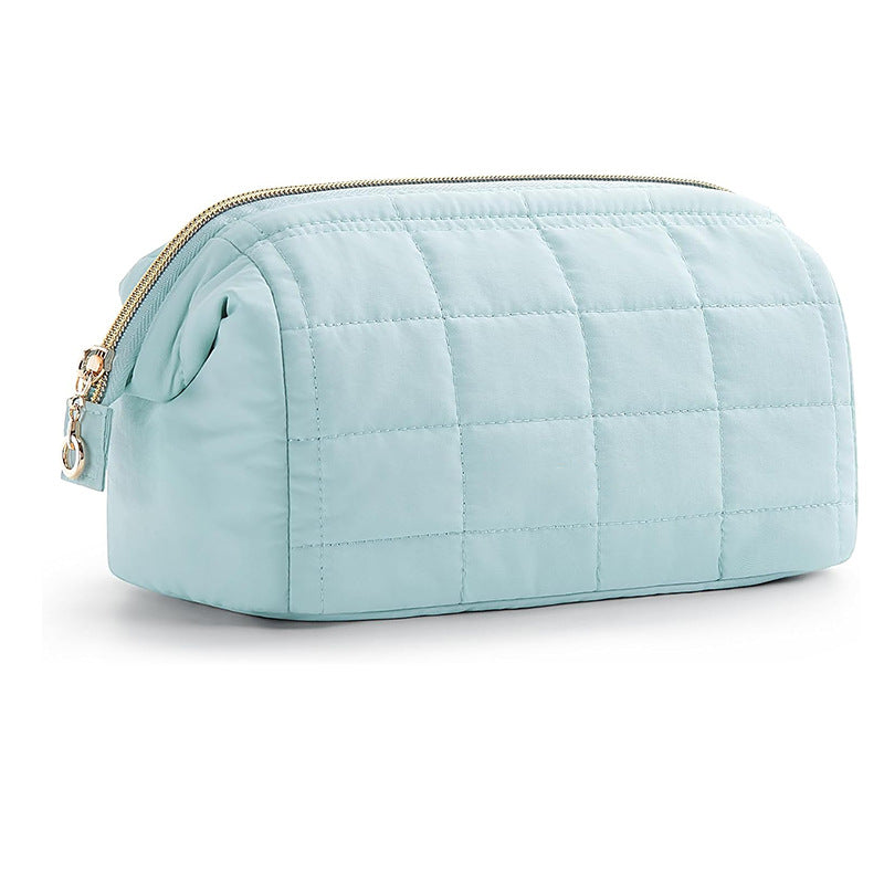 Cosmetic bag with matte finish and zipper Stornfield