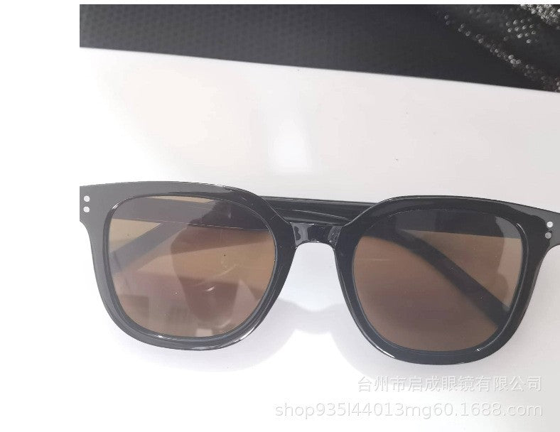 Women striking retro sunglasses with yellow-tinted lenses Stornfield