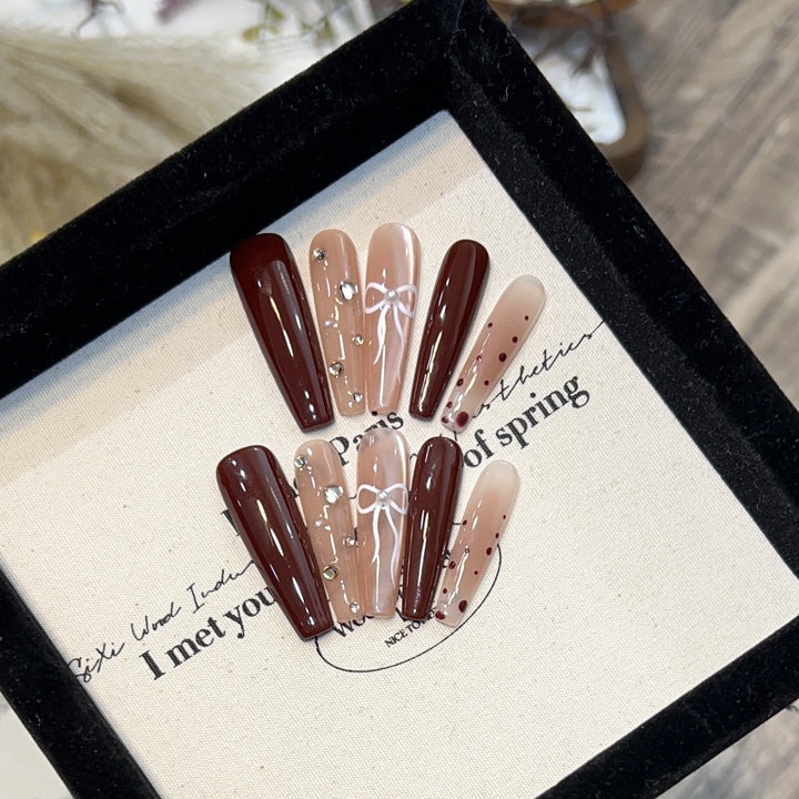 Elegant Decorative Press-On Nail Set