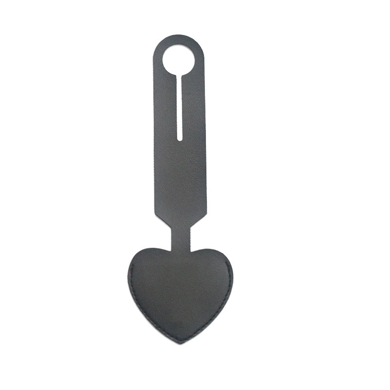 heart-shaped leather luggage tag with adjustable loop Stornfield