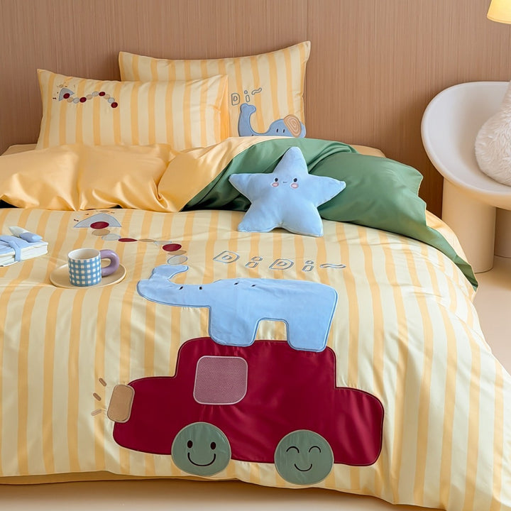 Children's bedding set with quilted appliqués (elephant & car) and reversible function