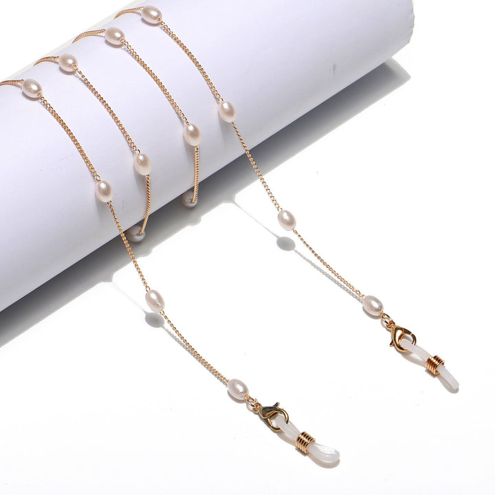 Elegant Heart-Shaped Pearl Chain Eyewear Holder Stornfield