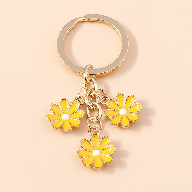 Keychain with Three Playful Daisies Stornfield