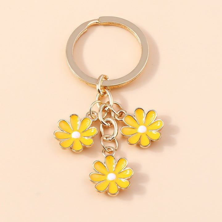 Keychain with Three Playful Daisies Stornfield