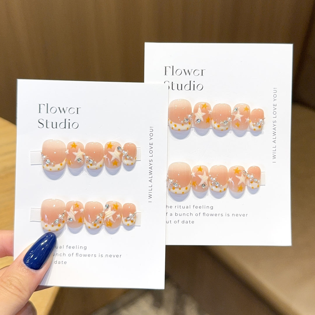 Artificial Nails in Elegant Flower Design Stornfield