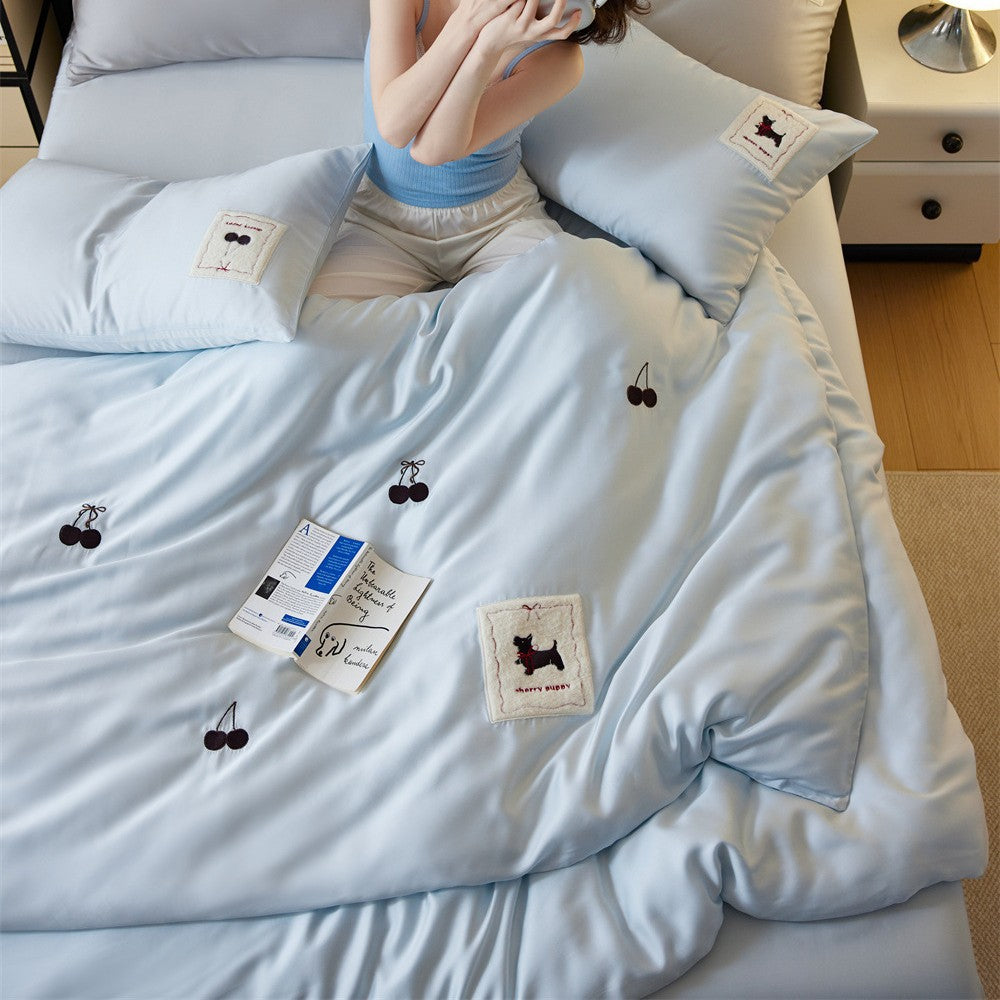 Bedding set made of cotton satin with subtle cherry embroidery and application patch