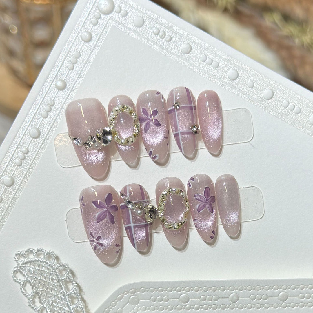 Artistic Press-On Nail Set with Floral Accents Stornfield