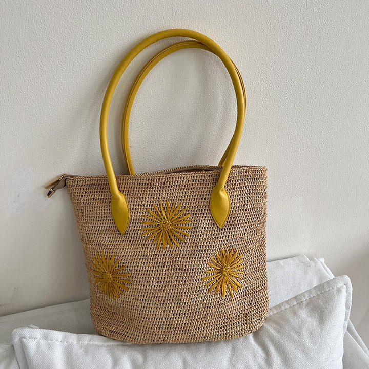 Handcrafted straw bag with geometric pattern Stornfield