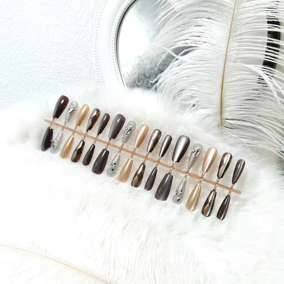 Glamorous Art Nails in Elegant Metallic Look Stornfield