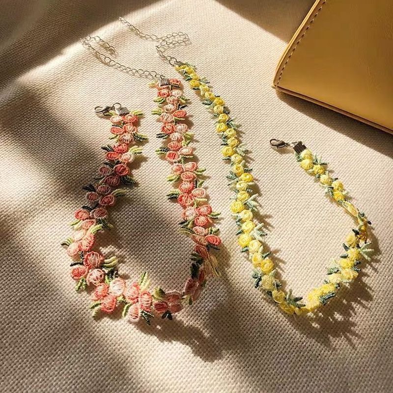 Floral Choker Necklace Stornfield