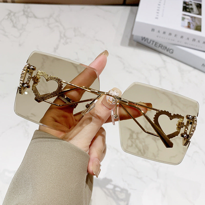 Women's fashionable sunglasses with trendy heart design Stornfield