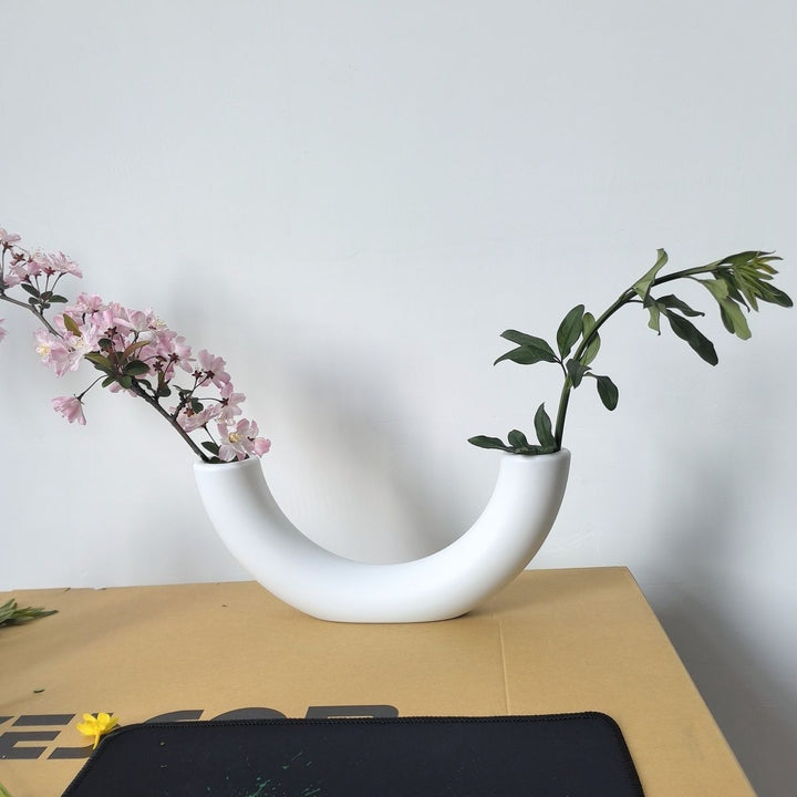 Contemporary Curved Flower Vase Stornfeild