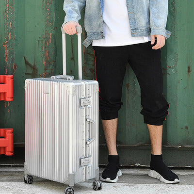 Rugged Multi-Compartment Roller Luggage Stornfield