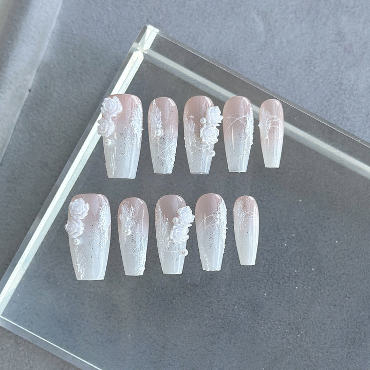 Elegant Floral Press-On Nail Set  1791774224