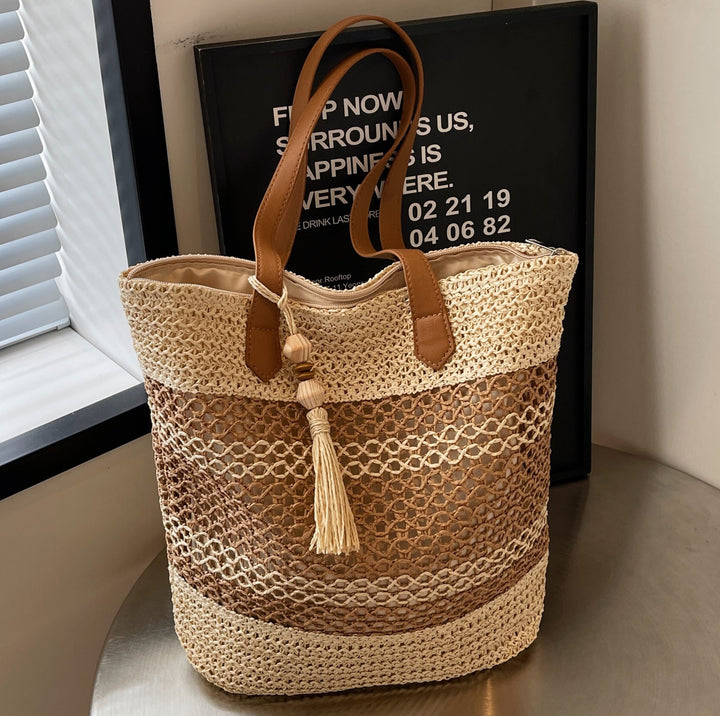 Braided tote bag with decorative fringes Stornfield