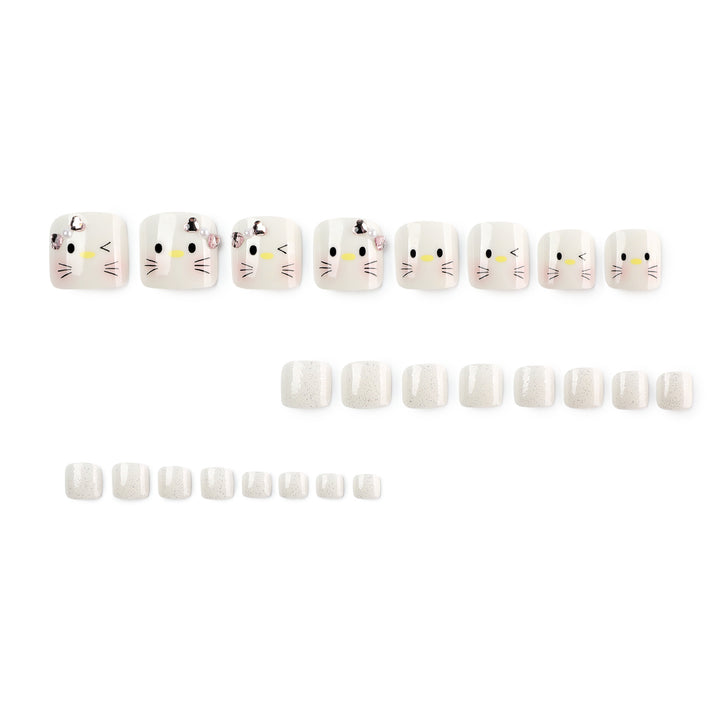 Artful toenail design with cute cat motif Stornfield