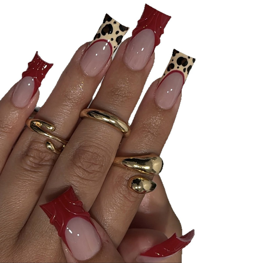 Nail set with leopard and luxurious glitter finish Stornfield