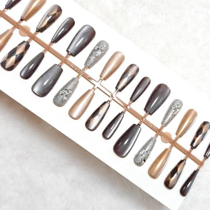 Glamorous Art Nails in Elegant Metallic Look Stornfield