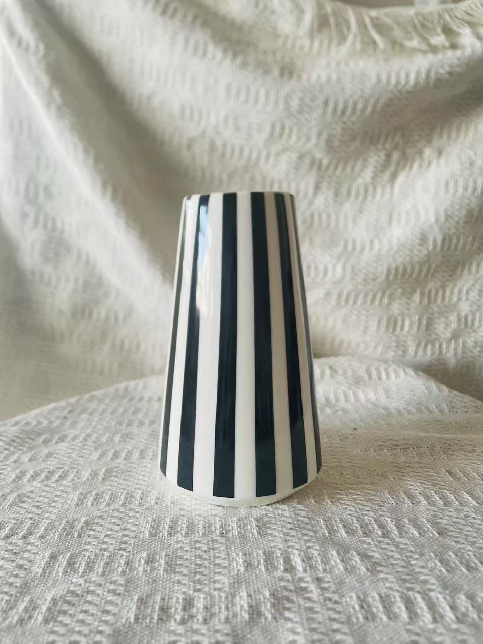 Modern Striped Ceramic Cup Stornfeild