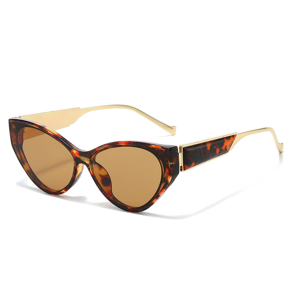 Chic Cat-Eye Sunglasses with Unique Detailing Stornfield