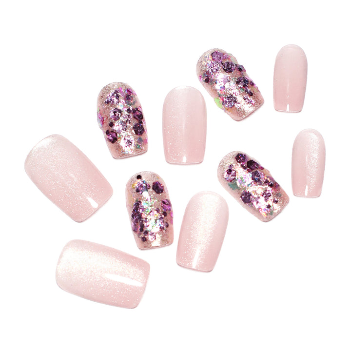 Artificial nail art with glitter and glamour effects Stornfield