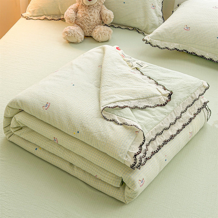 Flower Patterned Quilted Bedspread Set