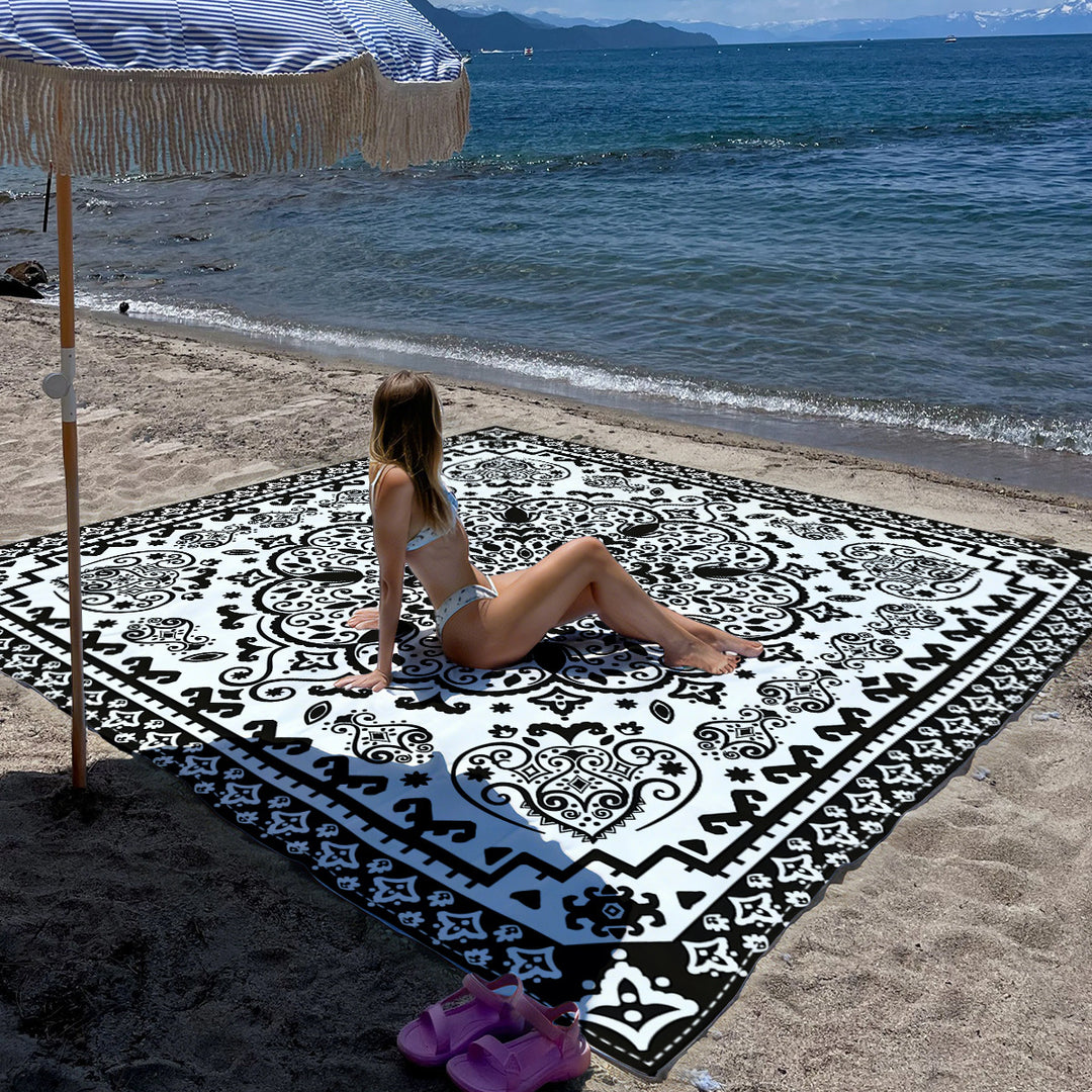 Mandala Design Beach Mat Stornfield