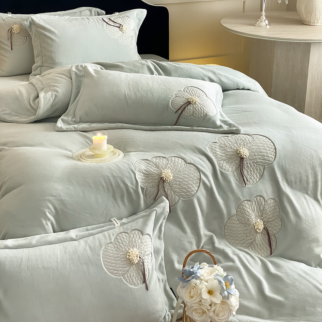 Plush Brushed Microfiber Duvet Cover Set with Quilted 3D Floral Appliqué & Hidden Closure
