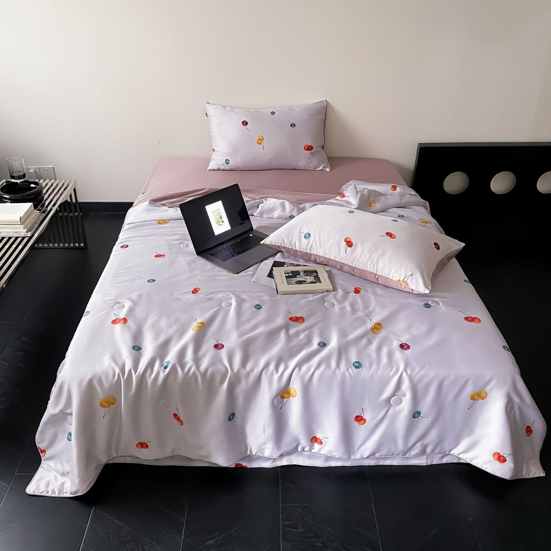 Bedding set made of cotton satin with subtle heart jacquard and silky glossy finish Stornfield
