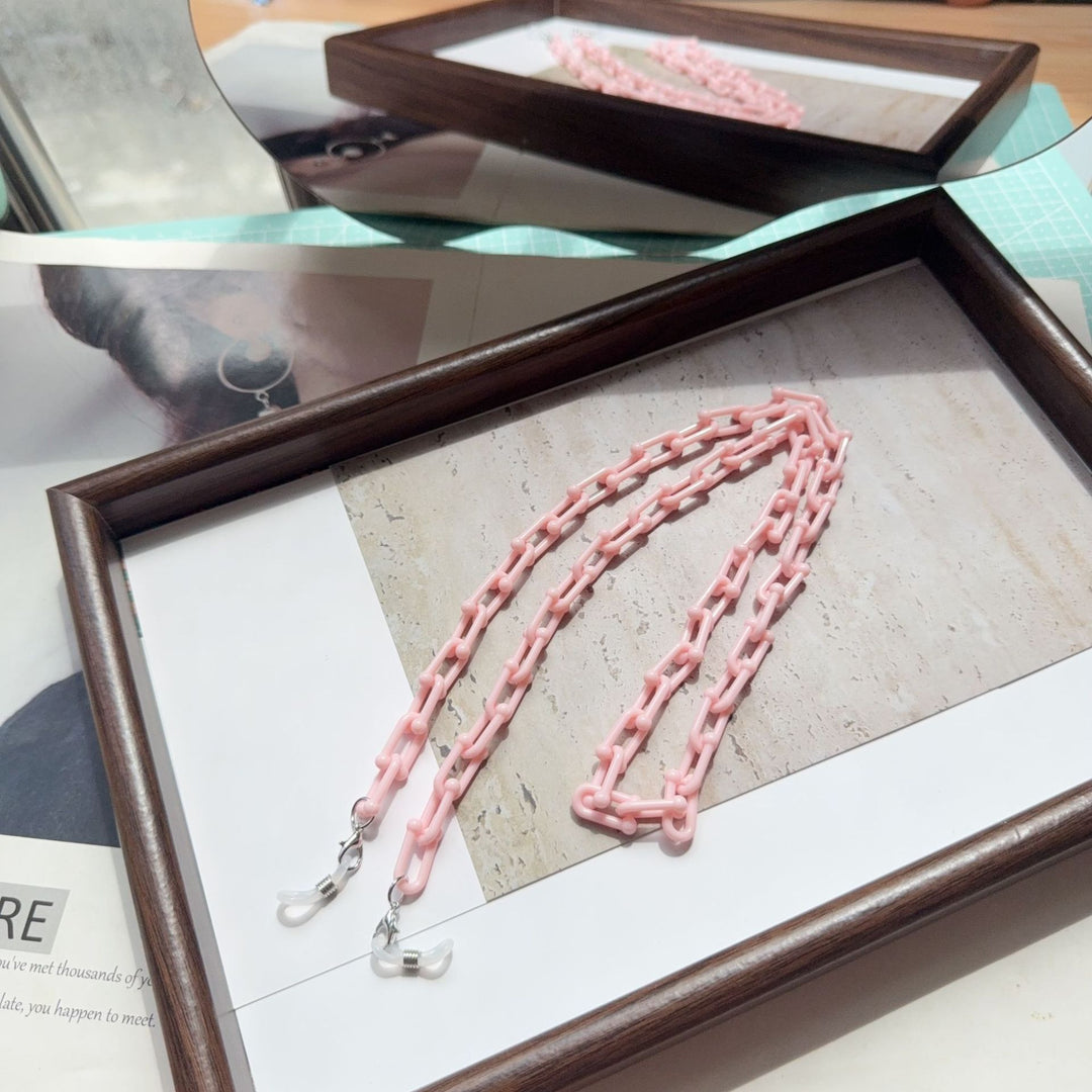 Chain Link Eyewear Holder Stornfield