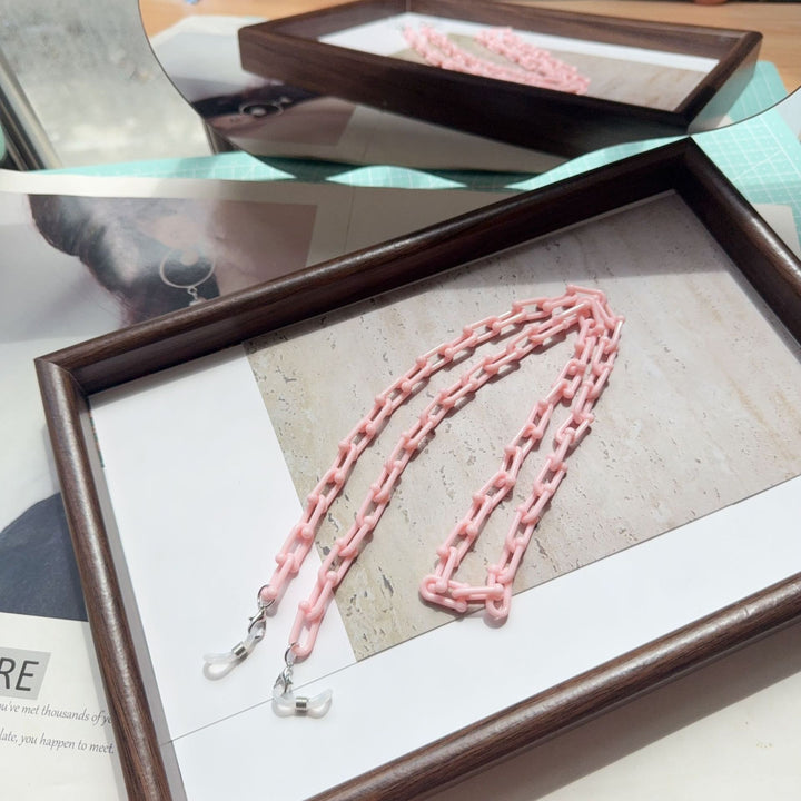 Chain Link Eyewear Holder Stornfield