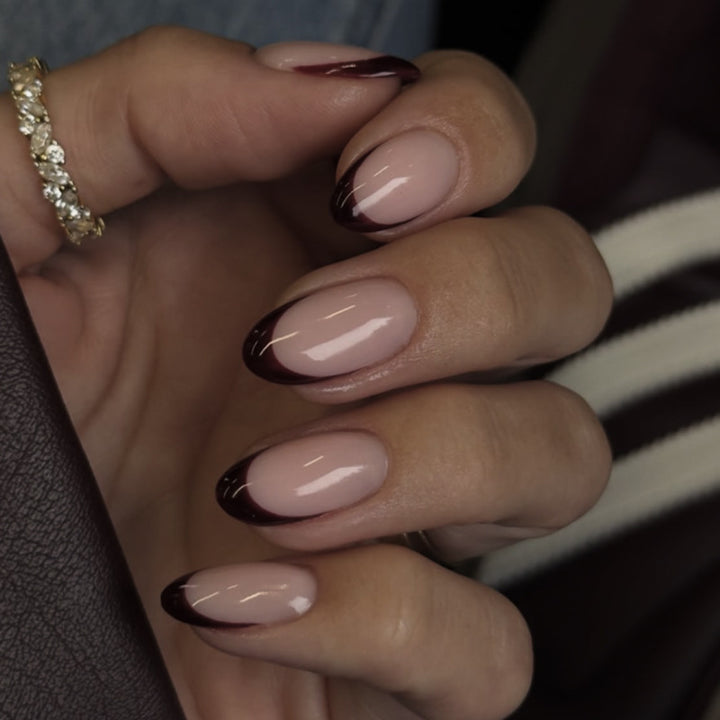 Elegant Stiletto Fake Nails with Gradient and Shine Stornfield
