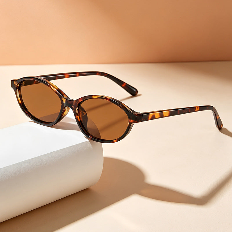Elegant Vintage-Inspired Oval Sunglasses Stornfield