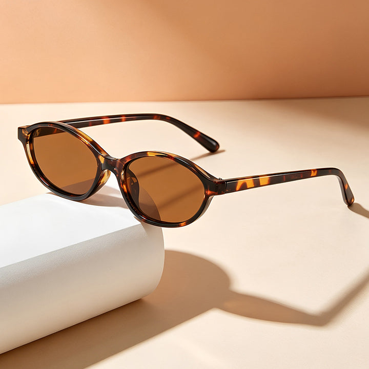 Elegant Vintage-Inspired Oval Sunglasses Stornfield