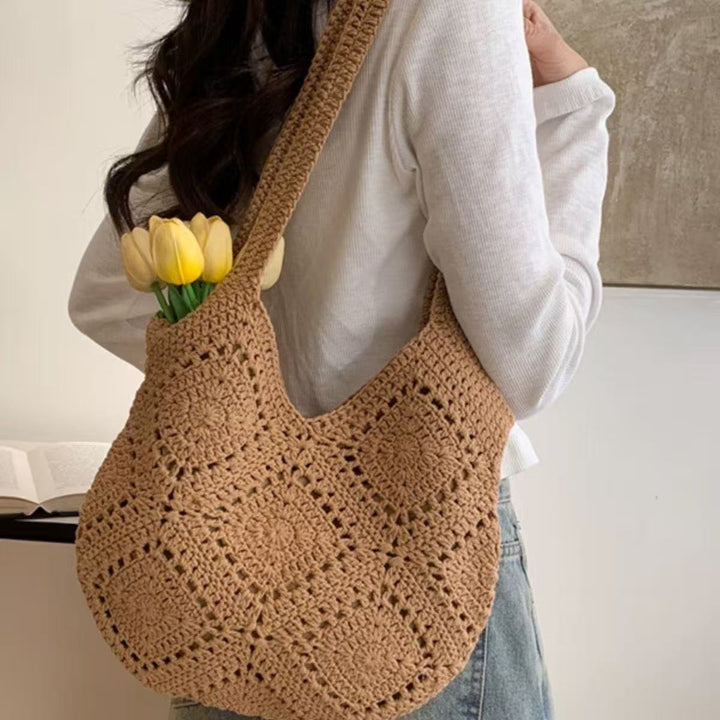 Handbag made of braided natural material with tassel details Stornfield