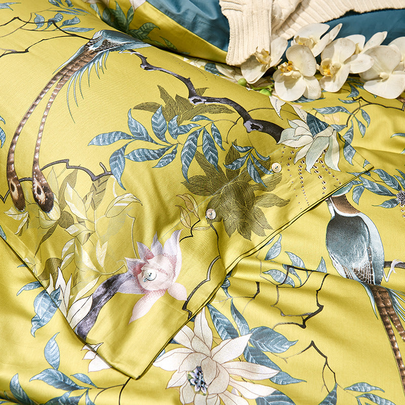 Cotton satin bedding set with watercolor flower print and reversible blanket