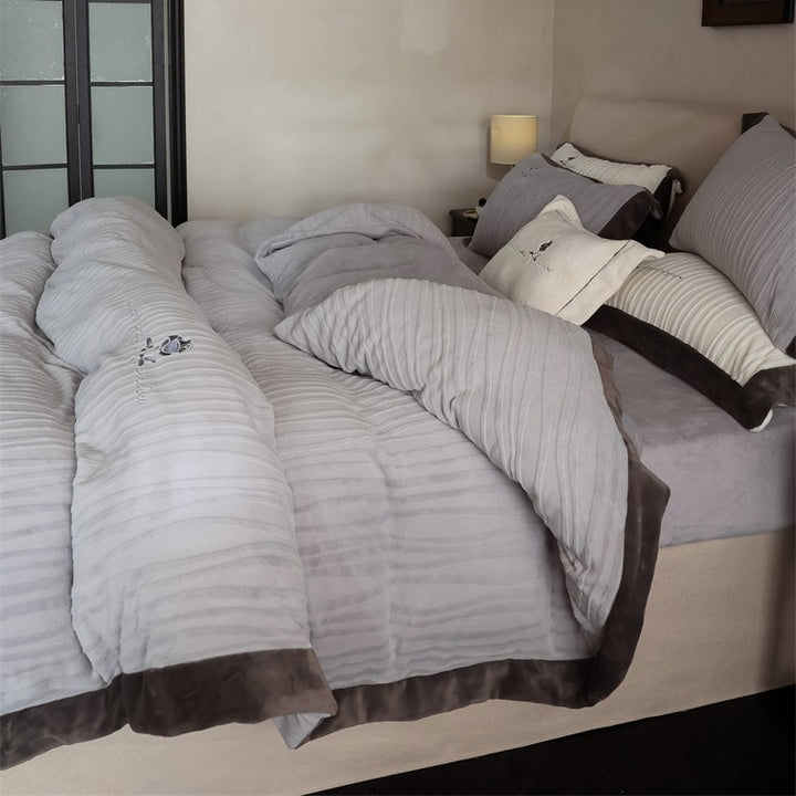 Luxurious waved cotton satin bed linen set with pleated effect and hotel closure Stornfield
