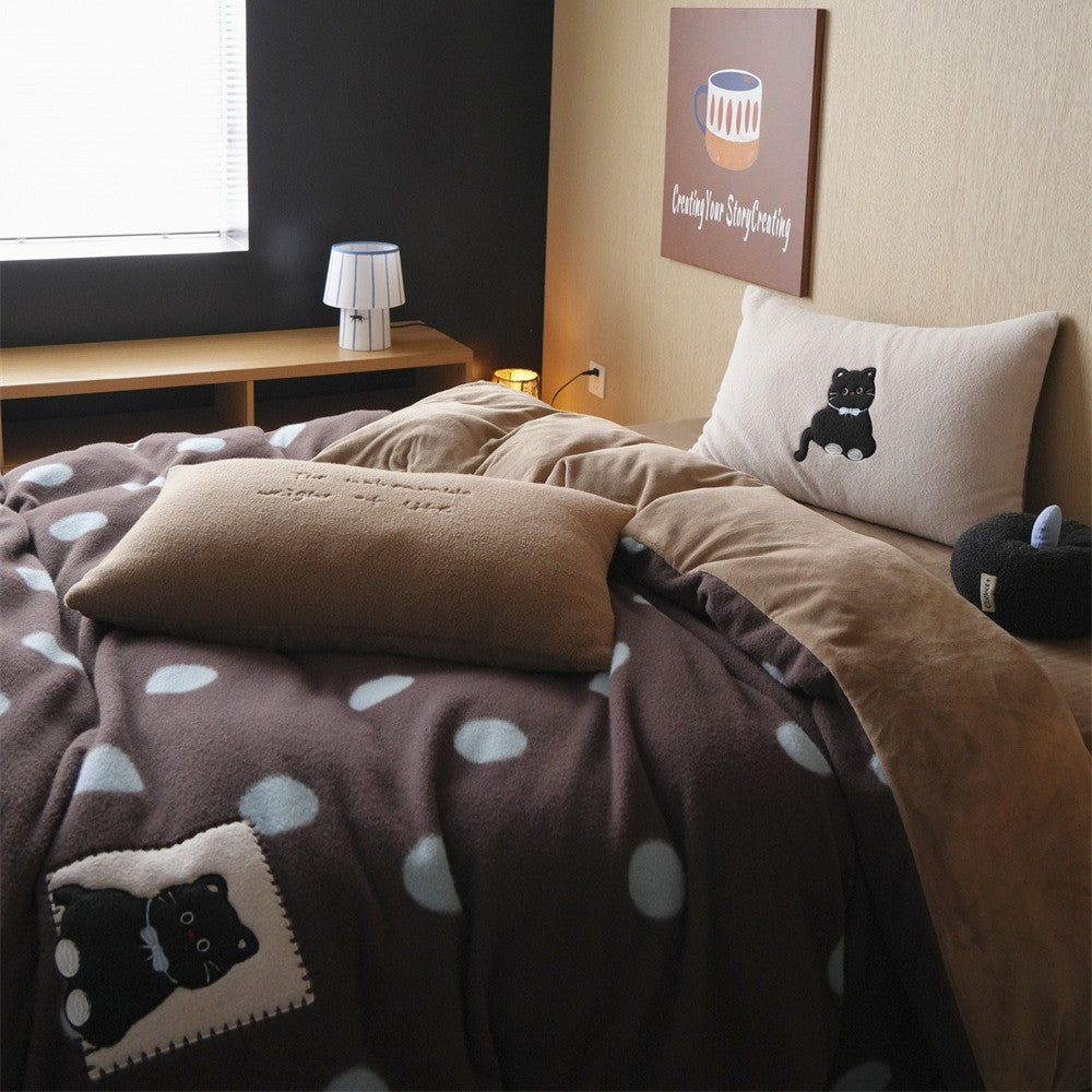 Fluffy reversible bedding set with polka dot design and plush applications