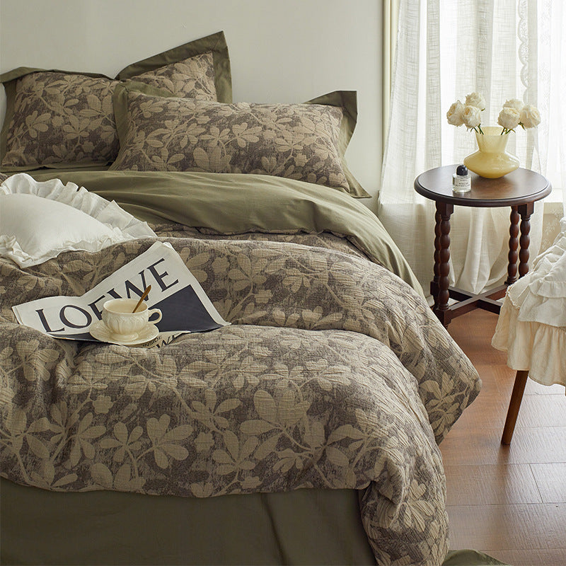 Quilted bed set with floral jacquard design and light thermal padding