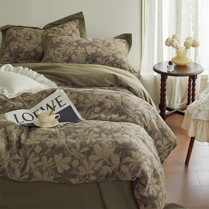 Quilted bed set with floral jacquard design and light thermal padding
