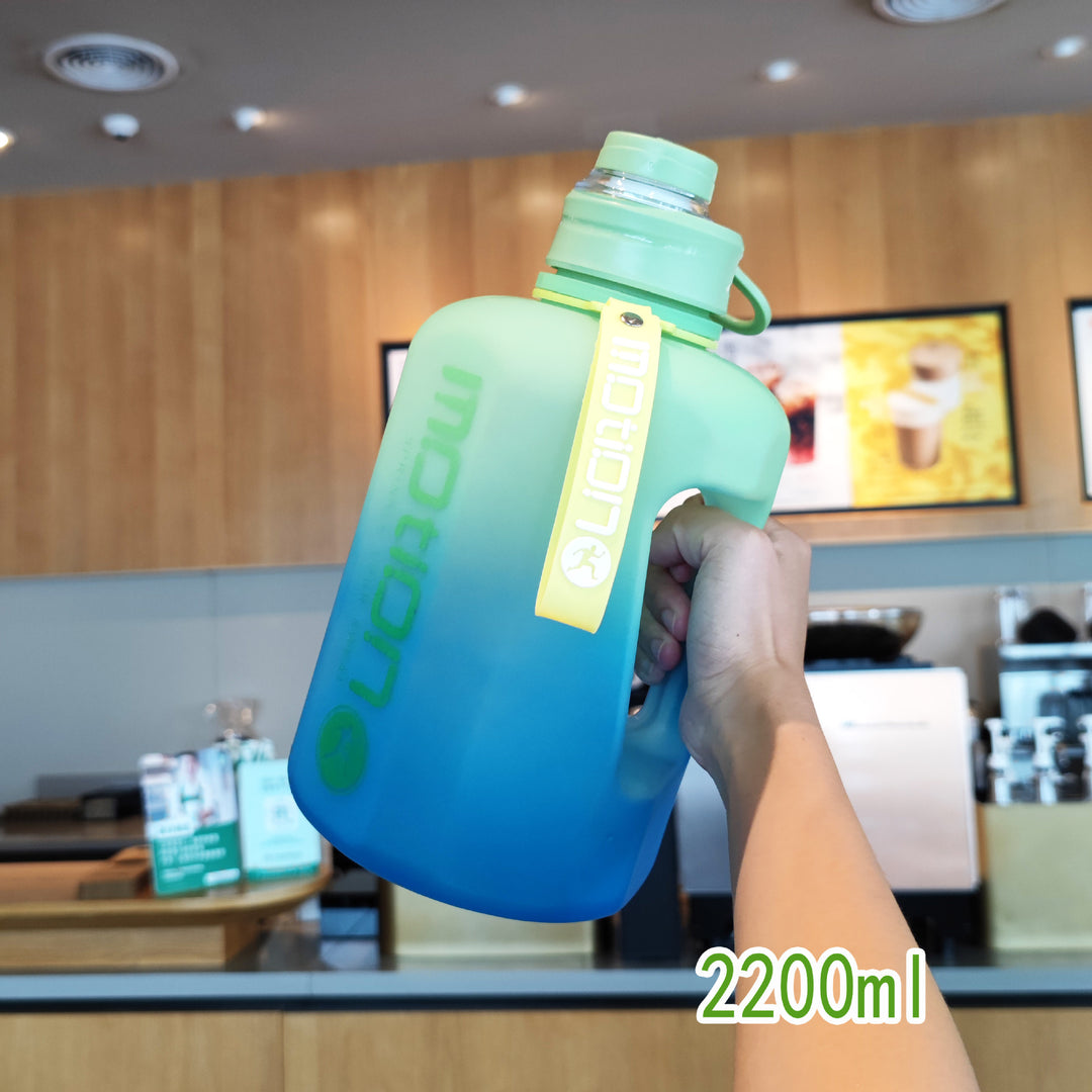 Women’s beverage container with large volume Stornfield