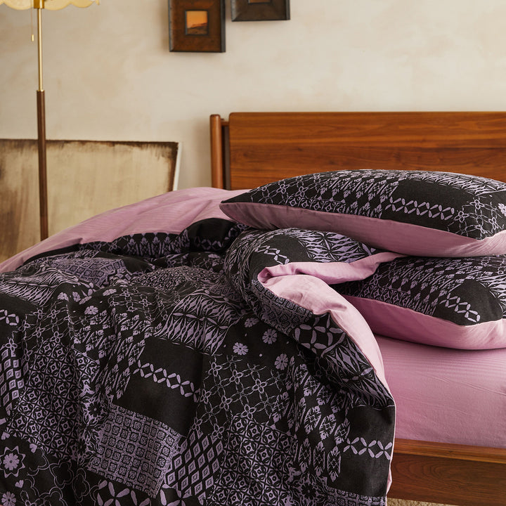 Patchwork bedding set made of cotton blend with reversible function and light quilting
