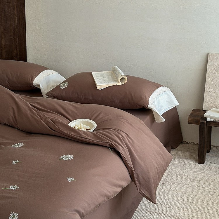 Embroidered bed linen set made of cotton satin with subtle scattered flower embroidery